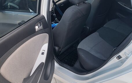 Hyundai Solaris II рестайлинг, 2012 год, 570 000 рублей, 11 фотография