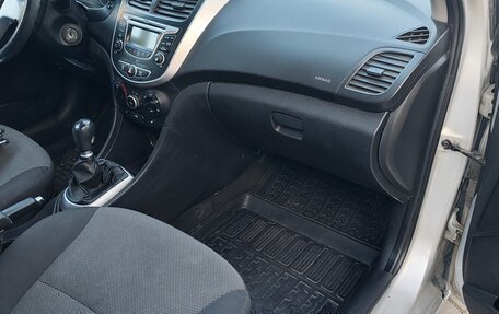 Hyundai Solaris II рестайлинг, 2012 год, 570 000 рублей, 14 фотография