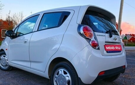Chevrolet Spark III, 2011 год, 635 000 рублей, 4 фотография