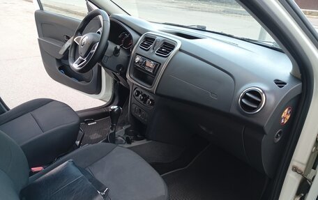 Renault Logan II, 2019 год, 895 000 рублей, 8 фотография