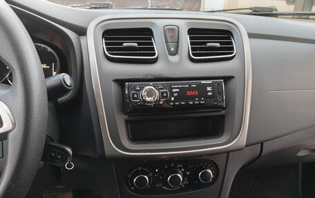 Renault Logan II, 2019 год, 895 000 рублей, 24 фотография