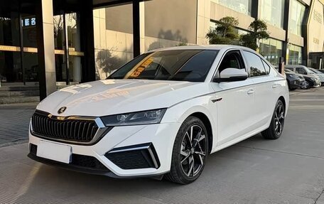 Skoda Octavia IV, 2022 год, 2 100 000 рублей, 1 фотография