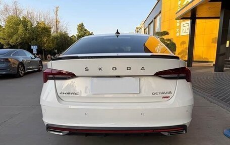 Skoda Octavia IV, 2022 год, 2 100 000 рублей, 5 фотография