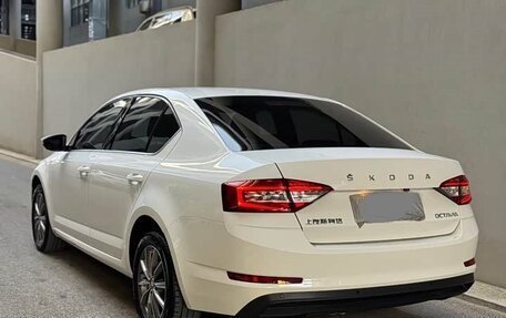 Skoda Octavia, 2022 год, 1 590 000 рублей, 2 фотография