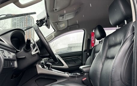 Mitsubishi Pajero Sport III рестайлинг, 2017 год, 3 050 000 рублей, 3 фотография