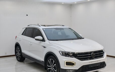 Volkswagen T-Roc I, 2022 год, 1 790 000 рублей, 3 фотография