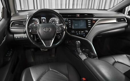 Toyota Camry, 2019 год, 2 699 000 рублей, 6 фотография