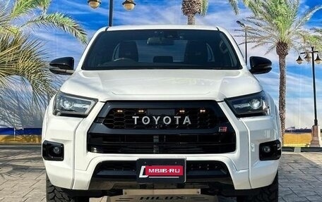 Toyota Hilux VIII, 2022 год, 4 170 000 рублей, 2 фотография