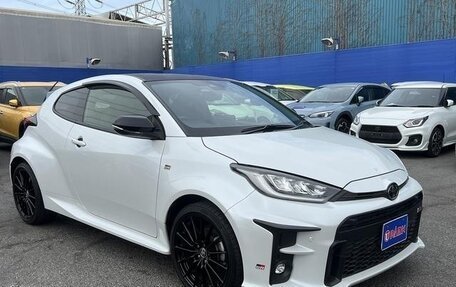 Toyota Yaris, 2021 год, 1 290 000 рублей, 4 фотография