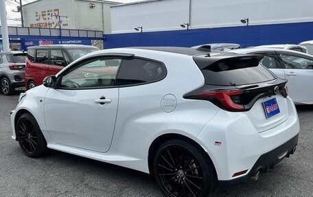 Toyota Yaris, 2021 год, 1 290 000 рублей, 18 фотография