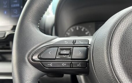 Toyota Yaris, 2021 год, 1 290 000 рублей, 15 фотография