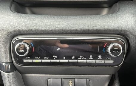 Toyota Yaris, 2021 год, 1 290 000 рублей, 12 фотография