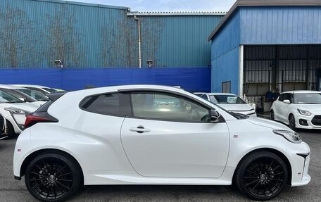 Toyota Yaris, 2021 год, 1 290 000 рублей, 19 фотография