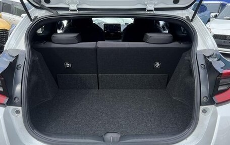 Toyota Yaris, 2021 год, 1 290 000 рублей, 9 фотография