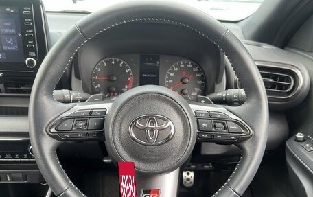 Toyota Yaris, 2021 год, 1 290 000 рублей, 5 фотография