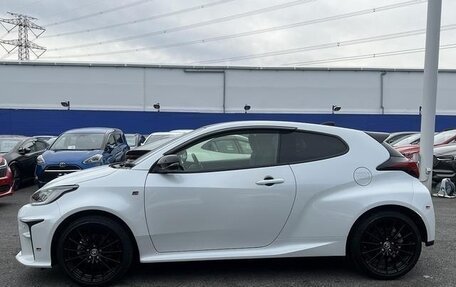 Toyota Yaris, 2021 год, 1 290 000 рублей, 20 фотография