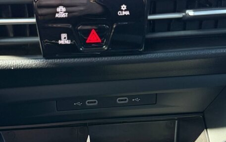 Volkswagen Golf VIII, 2022 год, 1 920 000 рублей, 36 фотография