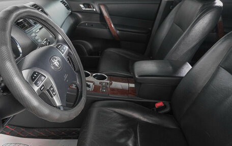 Toyota Highlander III, 2013 год, 2 399 000 рублей, 8 фотография