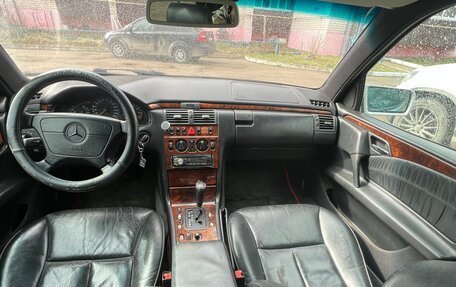 Mercedes-Benz E-Класс, 1998 год, 200 000 рублей, 3 фотография