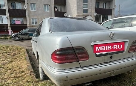 Mercedes-Benz E-Класс, 1998 год, 200 000 рублей, 2 фотография