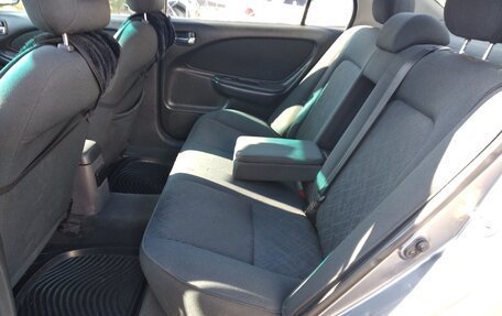 Toyota Avensis III рестайлинг, 2001 год, 437 000 рублей, 12 фотография