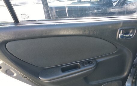 Toyota Avensis III рестайлинг, 2001 год, 437 000 рублей, 15 фотография