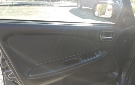 Toyota Avensis III рестайлинг, 2001 год, 437 000 рублей, 17 фотография