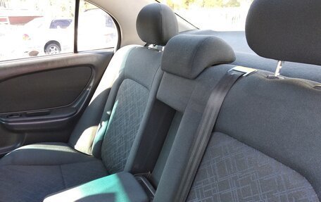 Toyota Avensis III рестайлинг, 2001 год, 437 000 рублей, 13 фотография