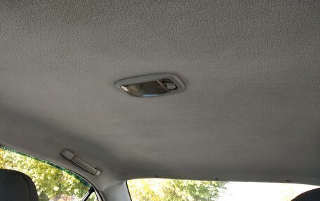 Toyota Avensis III рестайлинг, 2001 год, 437 000 рублей, 20 фотография