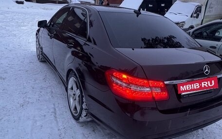 Mercedes-Benz E-Класс, 2011 год, 950 000 рублей, 4 фотография