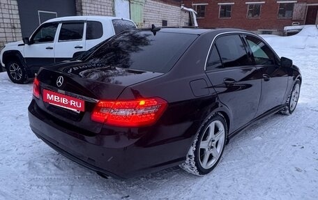 Mercedes-Benz E-Класс, 2011 год, 950 000 рублей, 3 фотография