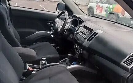 Mitsubishi Outlander III рестайлинг 3, 2008 год, 930 000 рублей, 8 фотография