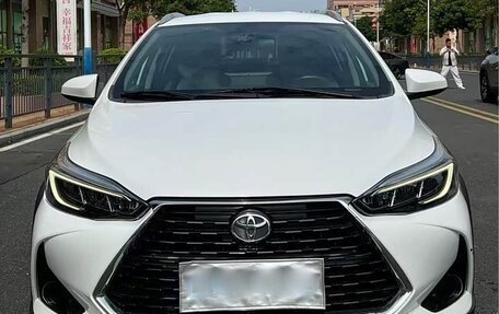 Toyota Yaris XP150 рестайлинг, 2022 год, 1 340 000 рублей, 2 фотография