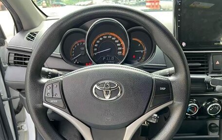 Toyota Yaris XP150 рестайлинг, 2022 год, 1 340 000 рублей, 11 фотография