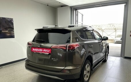 Toyota RAV4, 2017 год, 2 790 000 рублей, 4 фотография