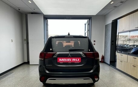 Mitsubishi Outlander III рестайлинг 3, 2018 год, 1 850 000 рублей, 5 фотография