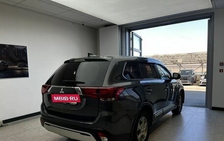 Mitsubishi Outlander III рестайлинг 3, 2018 год, 1 850 000 рублей, 4 фотография