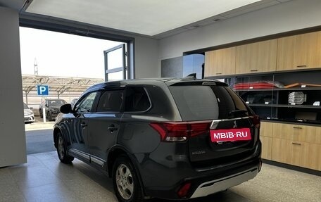 Mitsubishi Outlander III рестайлинг 3, 2018 год, 1 850 000 рублей, 6 фотография