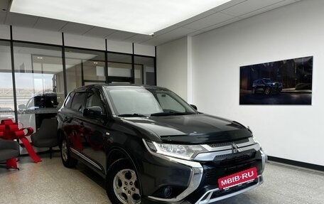 Mitsubishi Outlander III рестайлинг 3, 2018 год, 1 850 000 рублей, 3 фотография