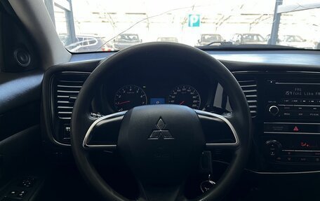 Mitsubishi Outlander III рестайлинг 3, 2018 год, 1 850 000 рублей, 10 фотография