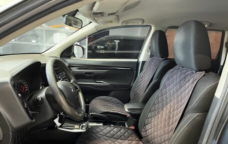 Mitsubishi Outlander III рестайлинг 3, 2018 год, 1 850 000 рублей, 8 фотография