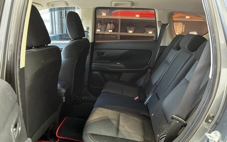 Mitsubishi Outlander III рестайлинг 3, 2018 год, 1 850 000 рублей, 14 фотография