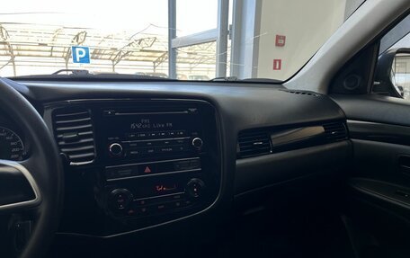 Mitsubishi Outlander III рестайлинг 3, 2018 год, 1 850 000 рублей, 13 фотография