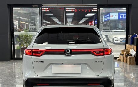 Honda Vezel, 2023 год, 1 690 000 рублей, 4 фотография
