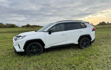 Toyota RAV4, 2021 год, 3 480 000 рублей, 4 фотография