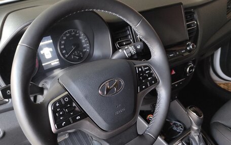 Hyundai Solaris II рестайлинг, 2021 год, 1 830 000 рублей, 8 фотография