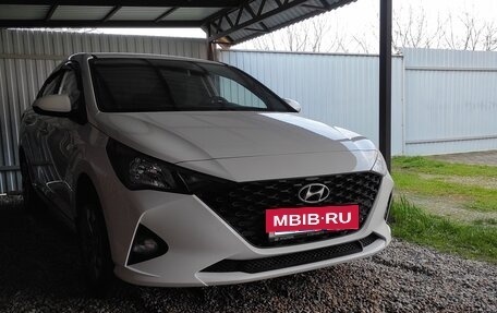 Hyundai Solaris II рестайлинг, 2021 год, 1 830 000 рублей, 3 фотография