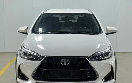 Toyota Yaris XP150 рестайлинг, 2022 год, 1 027 000 рублей, 2 фотография