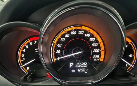 Toyota Yaris XP150 рестайлинг, 2022 год, 1 027 000 рублей, 10 фотография