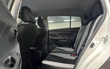 Toyota Yaris XP150 рестайлинг, 2022 год, 1 027 000 рублей, 13 фотография